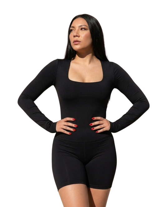 Mod. 708 JUMPSUIT SHORT ESCOTE CUADRADO MANGA LARGA