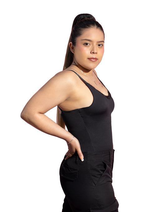 Mod 825 Body Reductor escote en V con encaje